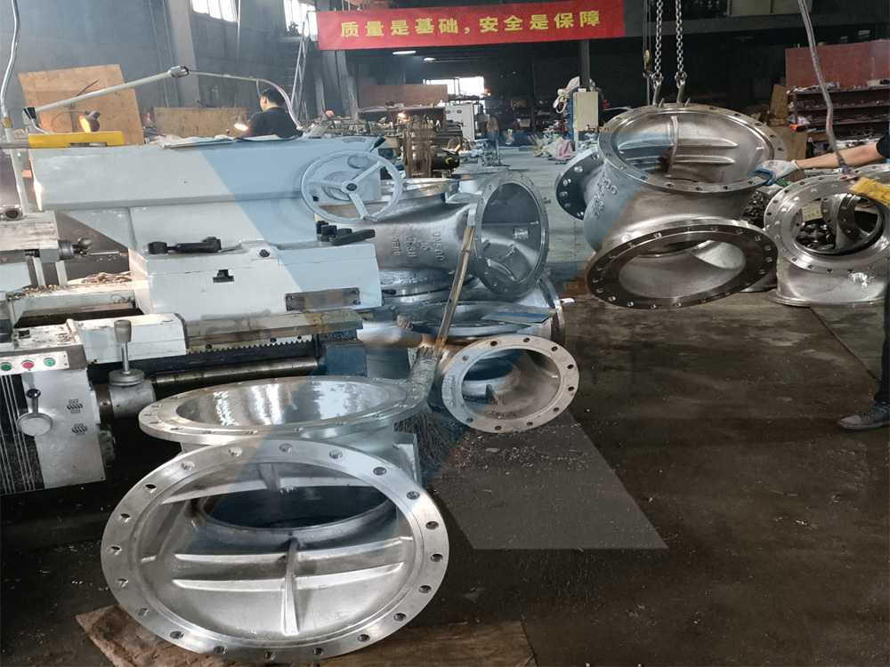 上海青青草精品视频在线公司大口径不锈钢闸阀生产加工现场(图2)